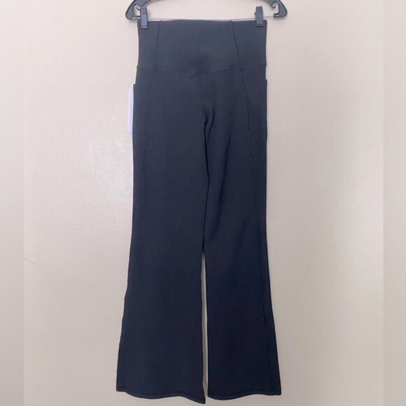 NWT-Athleta Salutation Stash Black Ribbed Flare Size Medium - Picture 2 of 6